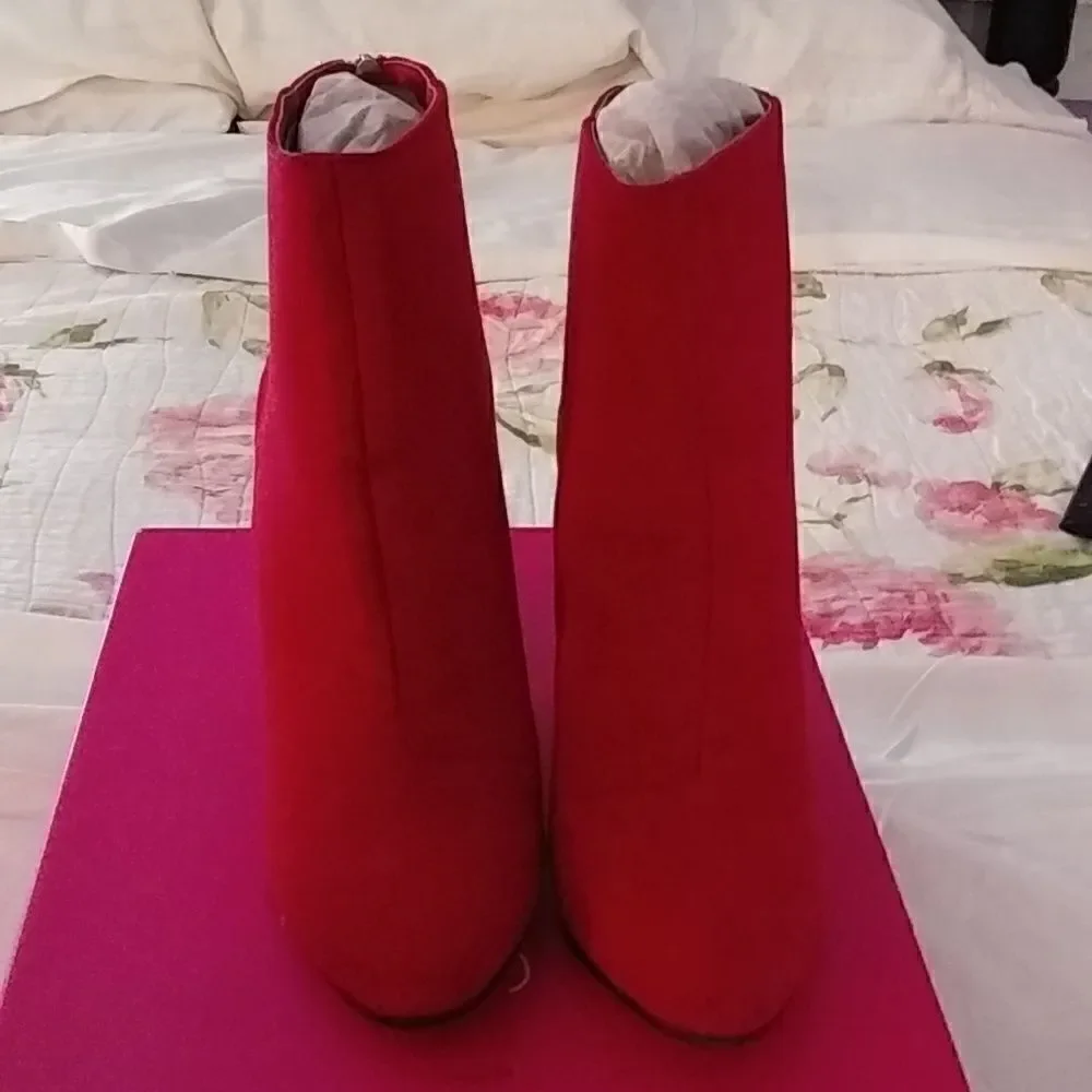 NIB Shoedazzle Lisa size 6 beautiful Red Jeweled ankle Boots with 4” heel